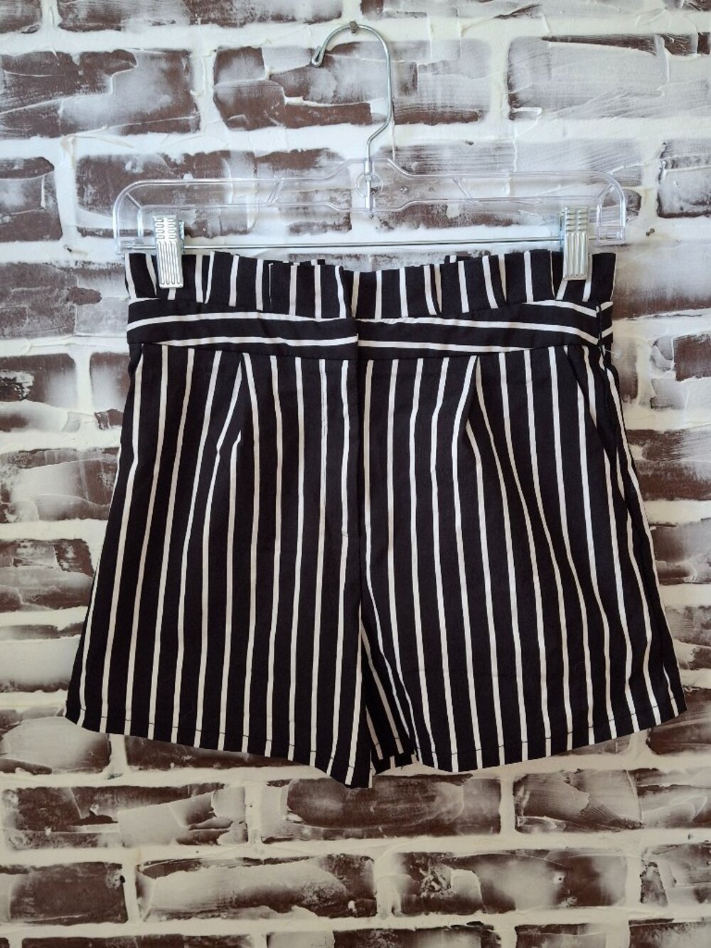Forever 21 Contemporary Medium Shorts High Rise Black White Stripes Ruffles